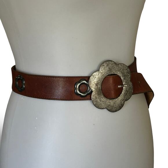 Vintage 70s Floral Pewter Buckle Brown Leather Belt Flower Accent Boho Medium main image 4